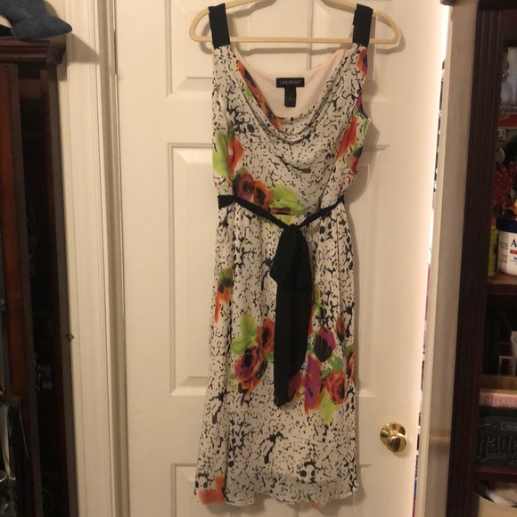Beautiful dress! - Picture 1 of 6